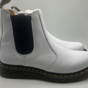 Dr. Martens Women's 2976 Chelsea Boot Leather Boots- NWB- Women‎ Size 9 | Eur 41